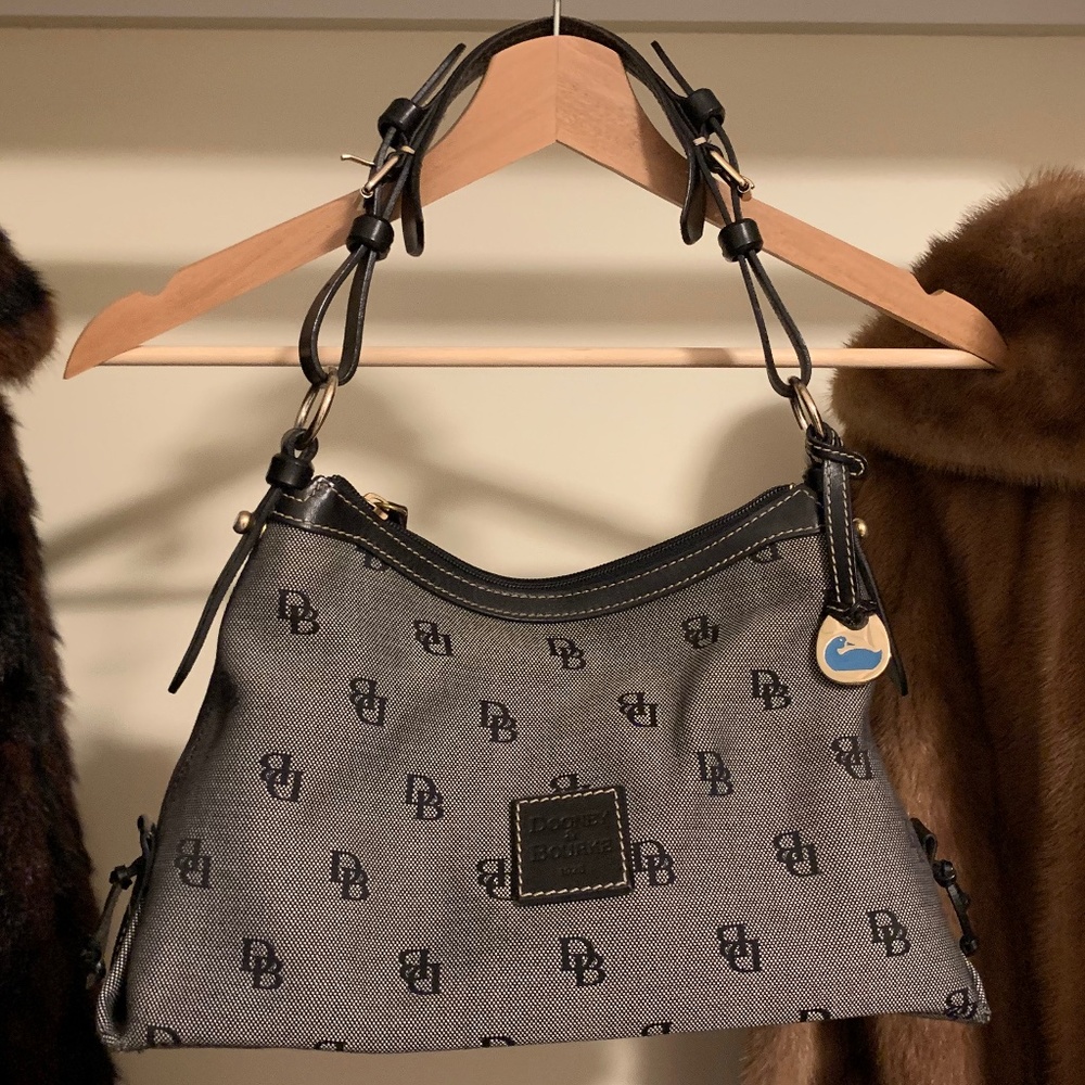 Authentic handbag Real leather genuine. Designer: DOONEY & BOURKE